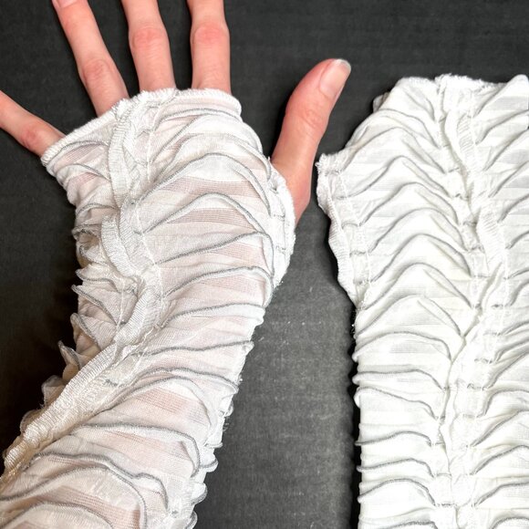 White Mummy Arm Warmers Womens Bandage Textured Ruffle Hand Gloves Ghost Costume - Picture 1 of 6